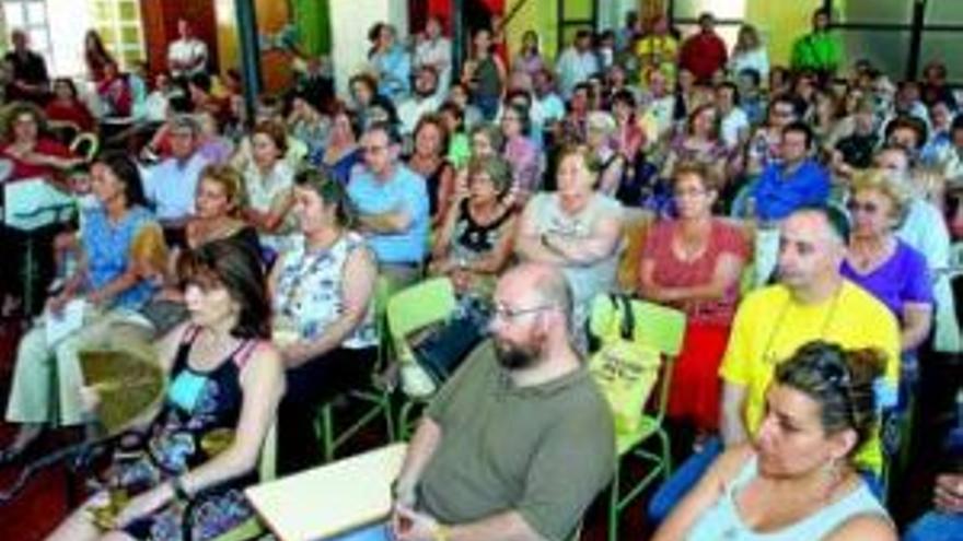 52 monitores de la universidad popular de Plasencia no cobran desde enero