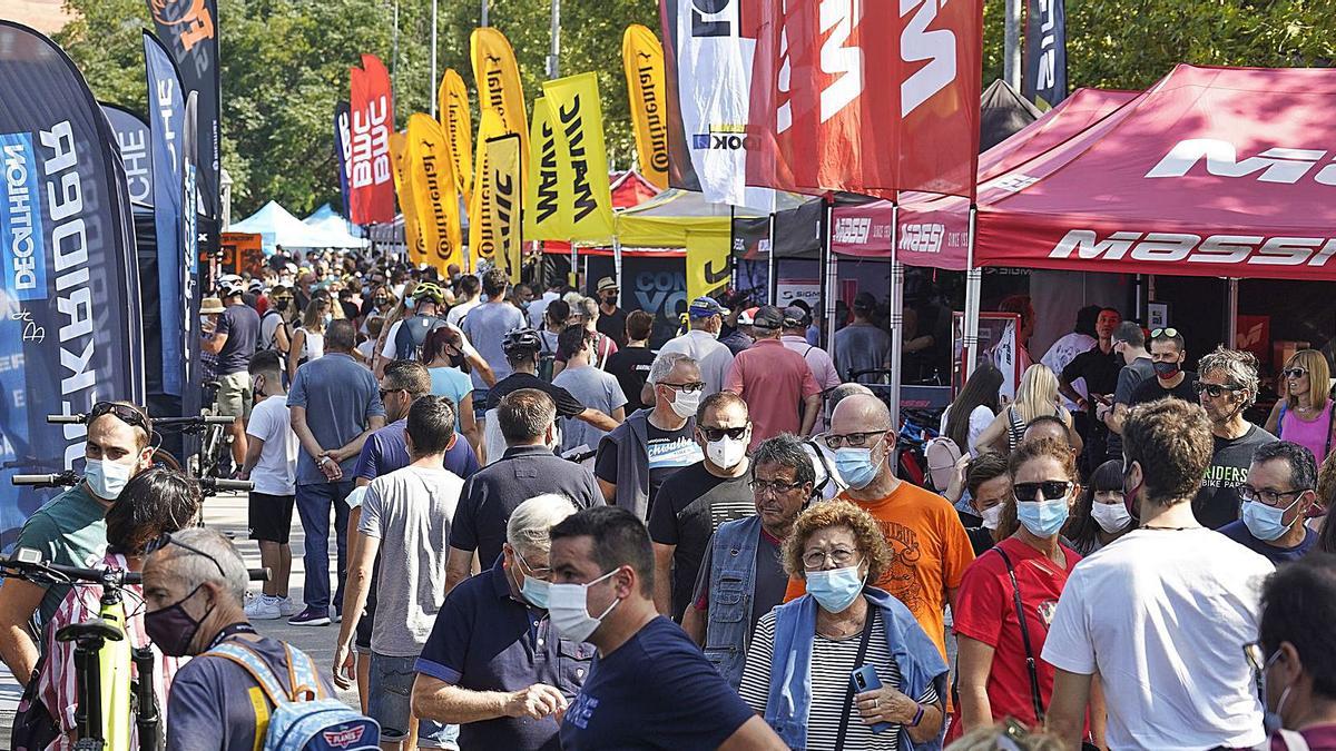 Gran afluència de públic a les rodalies de Fontajau en la segona jornada de la Sea Otter Europe. | MARC MARTÍ