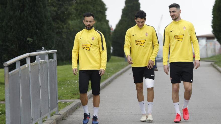 Borja López, a la derecha, antes de un entrenamiento.