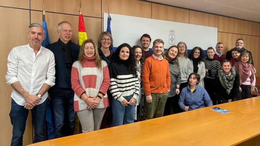 Profesores de los colegios participantes con las autoridades educativas.