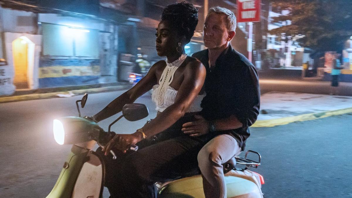 Lashana Lynch y Daniel Craig, en 'Sin tiempo para morir'