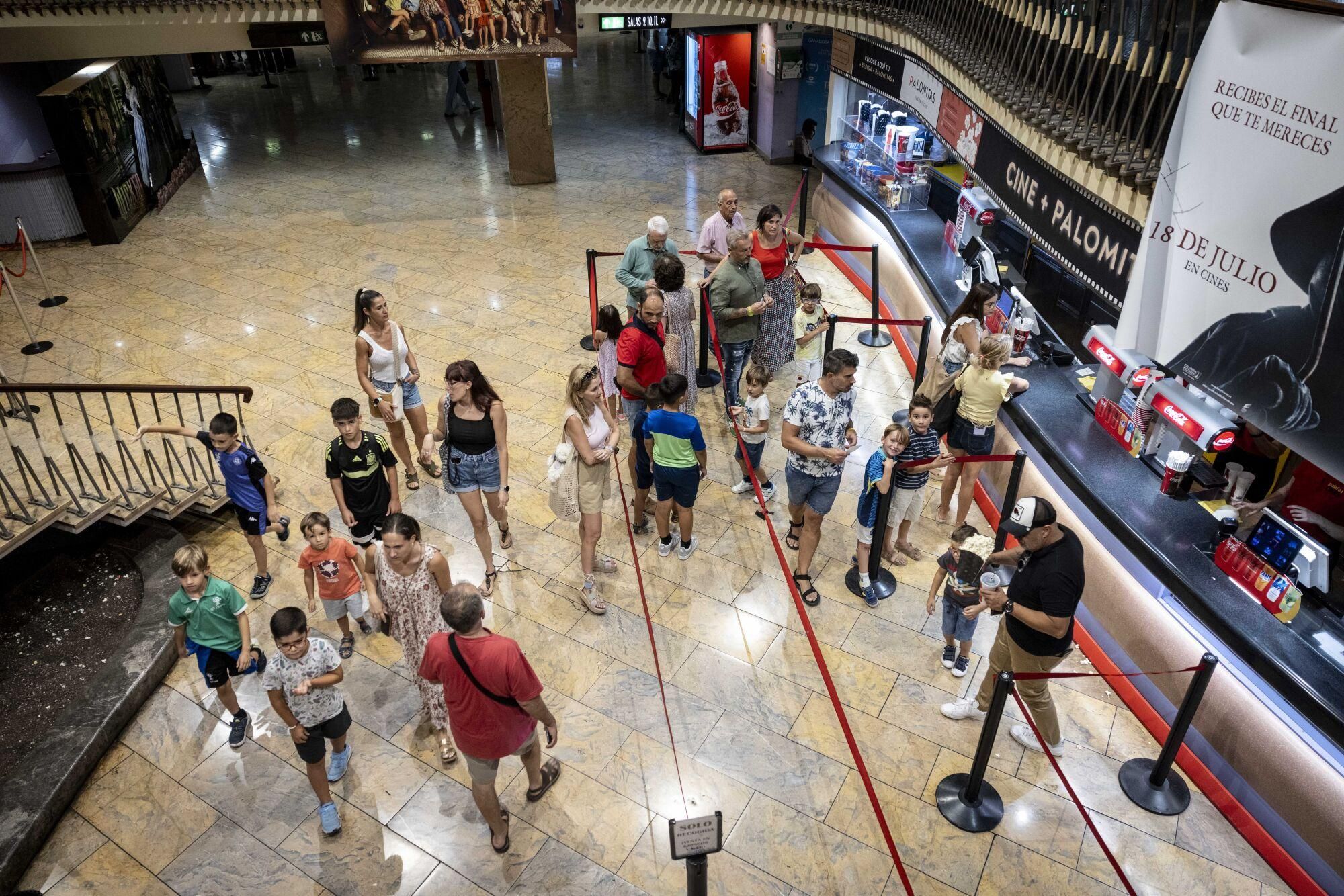 PREESTRENO DE 'FUTBOLISIMOS 2' CON EL DIRECTOR Y REPARTO EN EL CINE PALAFOX - SALAS DE CINE - PALOMITAS - OCIO