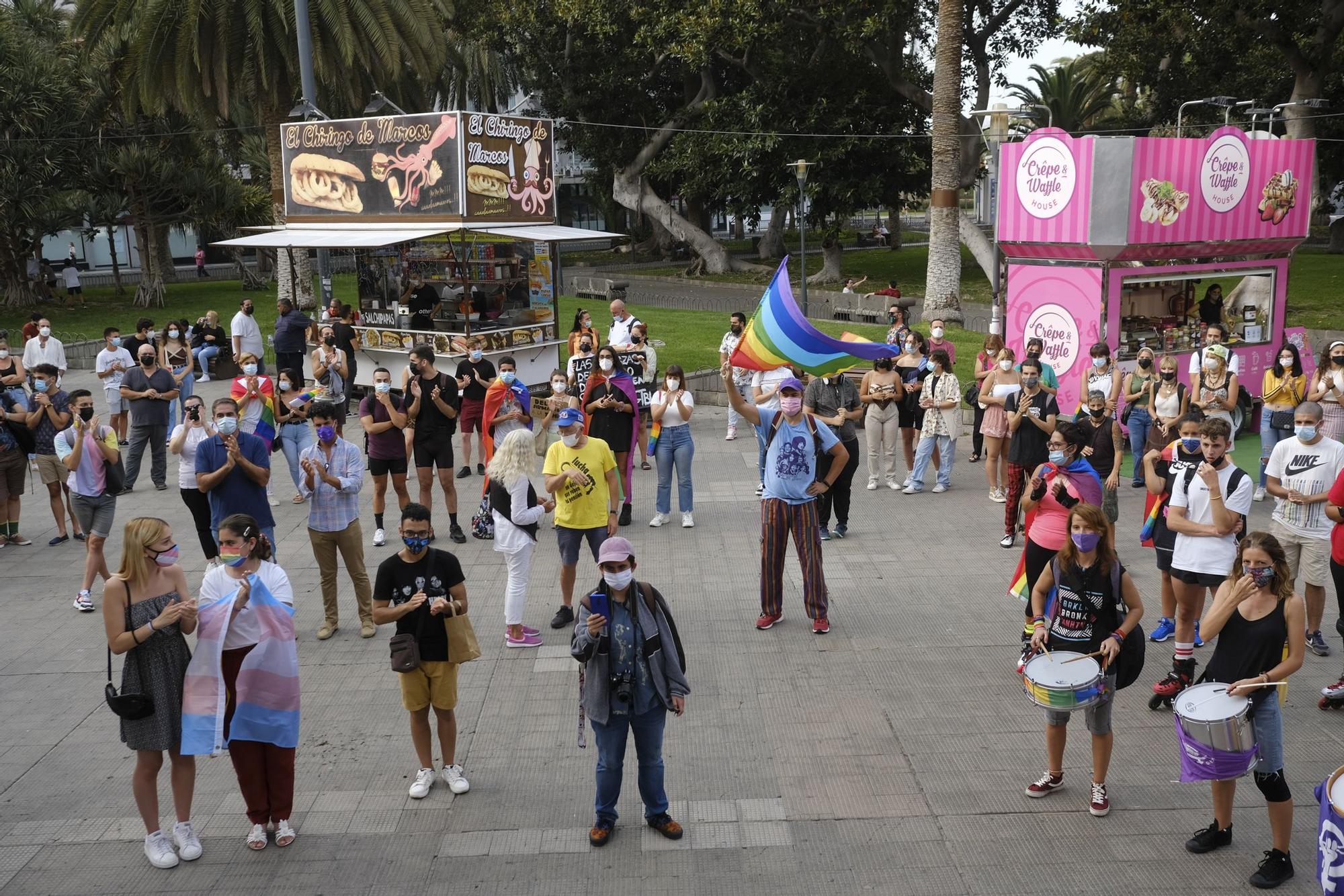 Concentración contra la LGTBIfobia en el parque de San Telmo