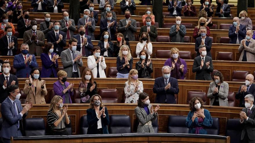 El Congreso da luz verde a suavizar el recorte a las eléctricas con el apoyo de Podemos