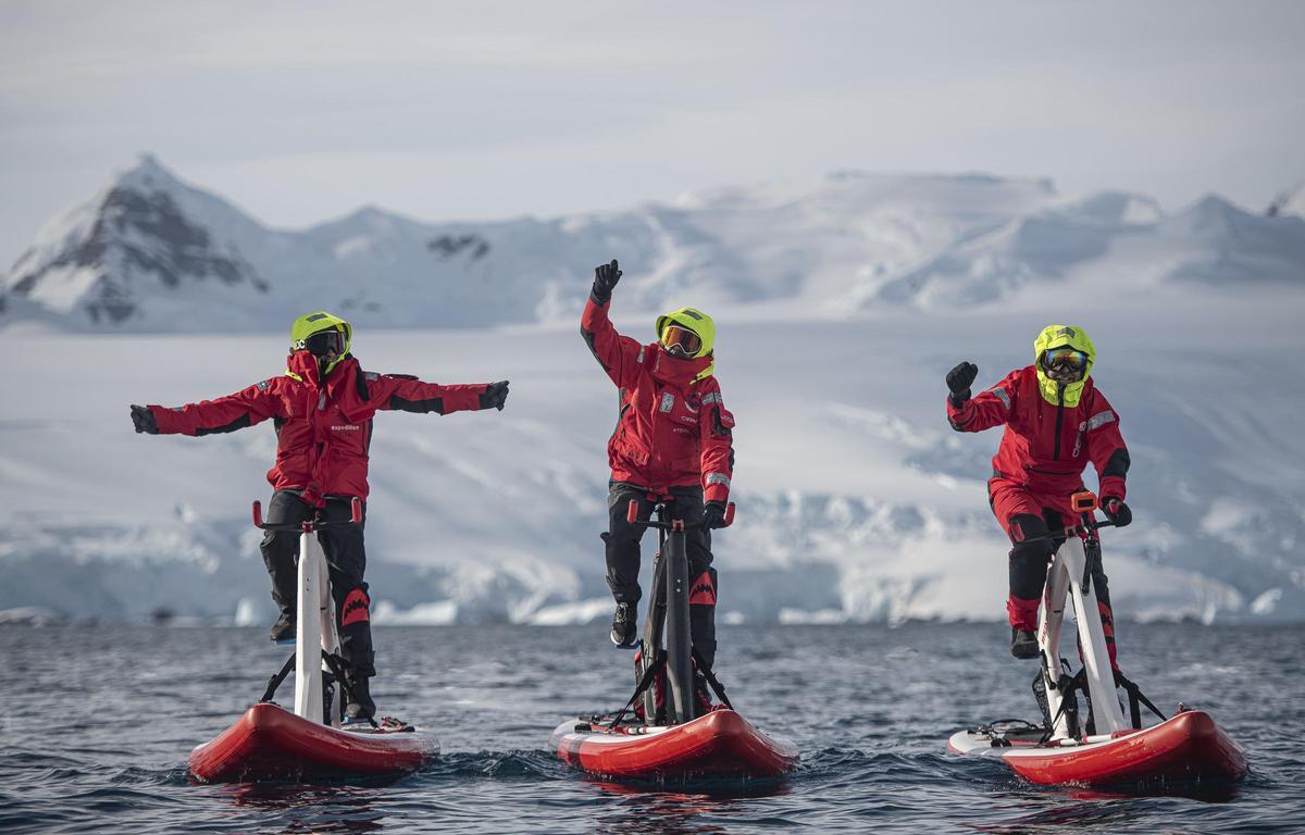 Red Shark Bikes, les bicicletes aquàtiques creades per Josep Rubau.
