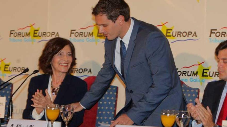 Cristina Losada y Albert Rivera esta mañana en Santiago.