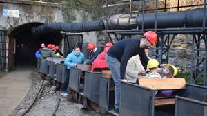 El viatge subterrani més sorprenent de Catalunya: així és recórrer una mina de carbó en tren