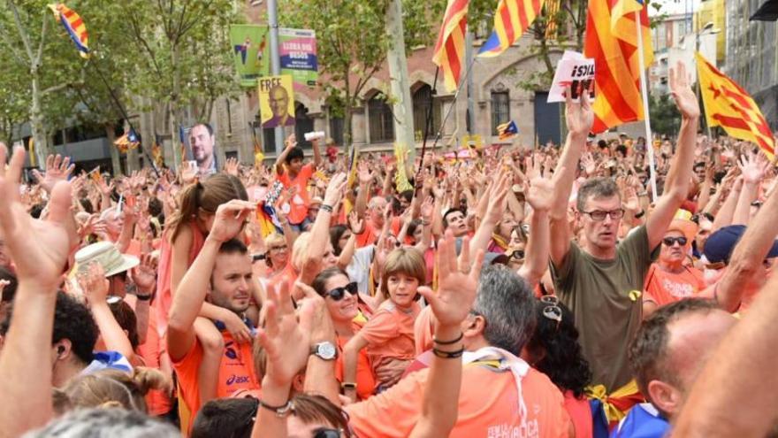 Un grup de bagencs en la mobilització de la Diada de l&#039;any 2018 a Barcelona