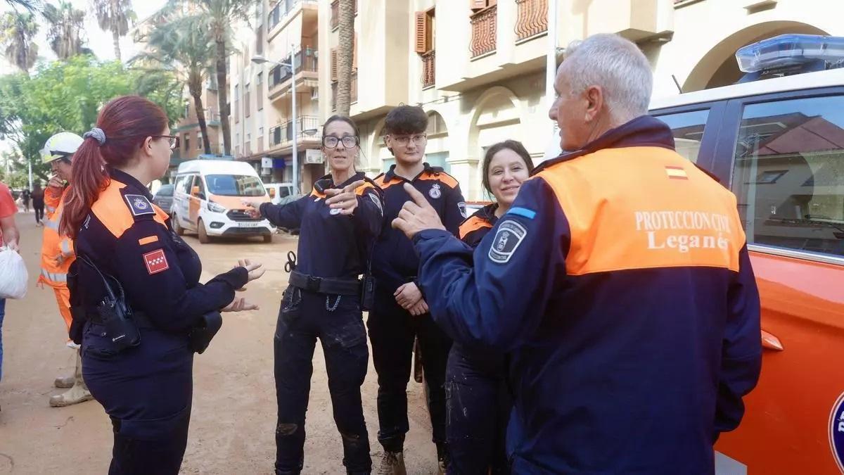 Un equipo de protección civil de Leganés, ayer en la Comunidad Valenciana