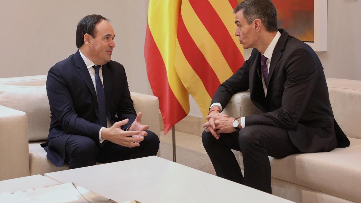 Pedro Sánchez y Pérez Llorca, reunidos en Moncloa este jueves.
