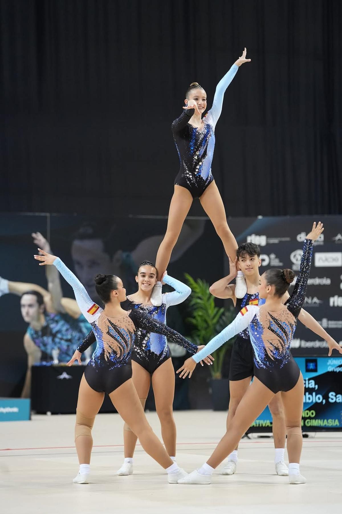 Gimnastas del grupo Junior del Club Taekwondo Xàtiva en el Campeonato de España.