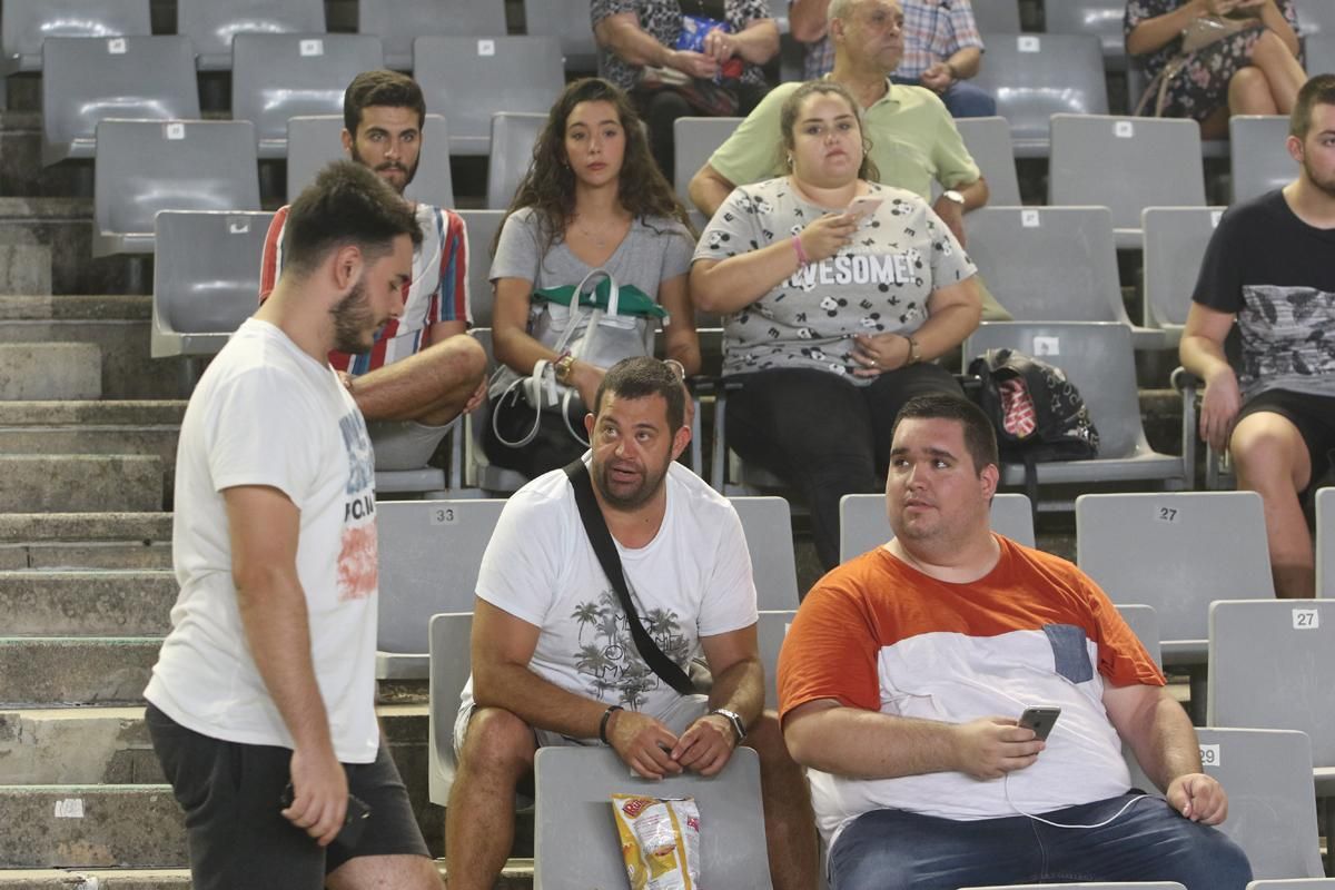 Aficionados en el encuentro de Copa del Rey