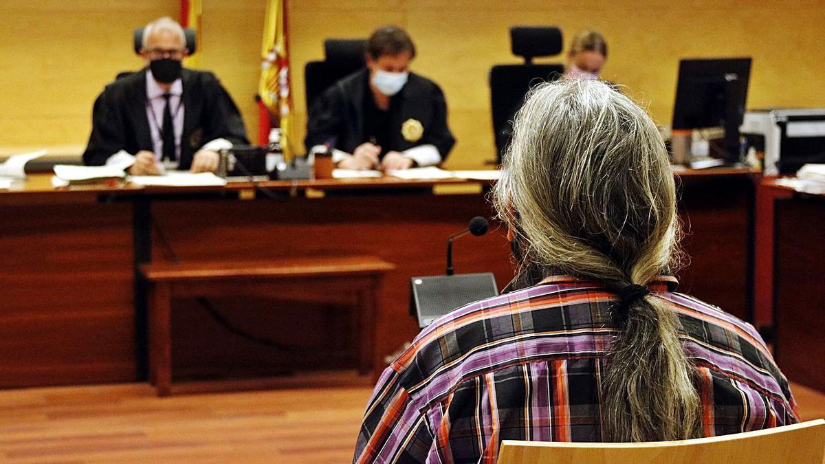 L’acusat durant el judici ahir al Palau de Justícia de Girona. | ACN