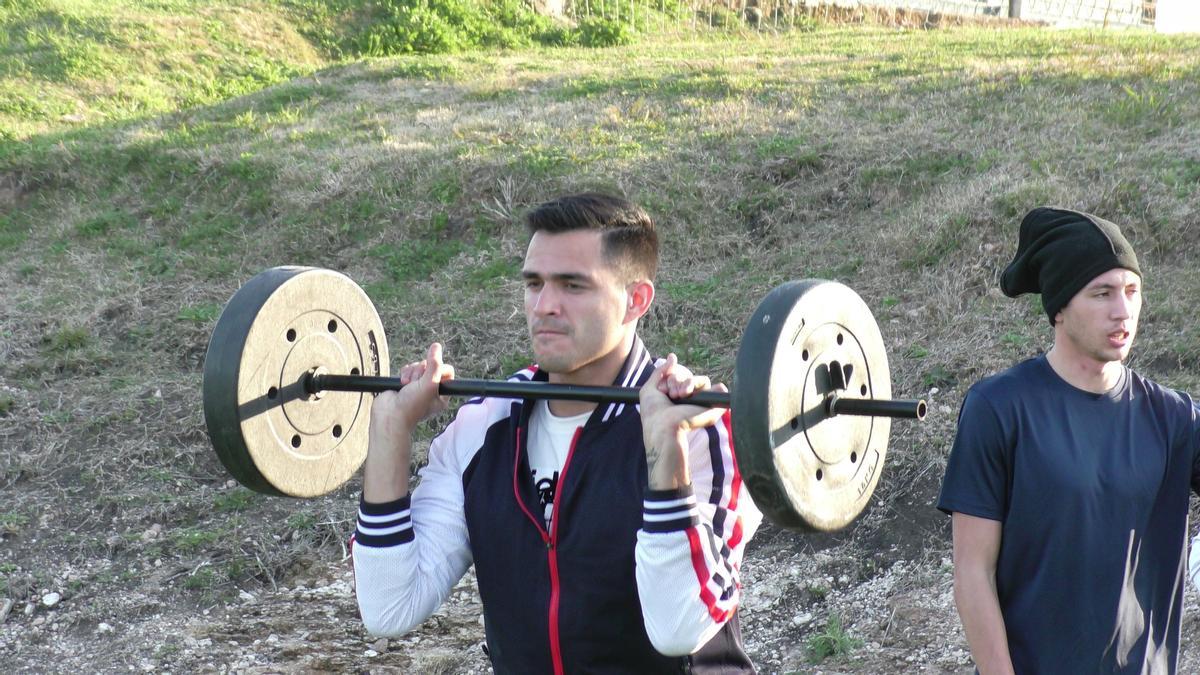 Maxi Gómez, entrenando en vacaciones con el Paysandú.