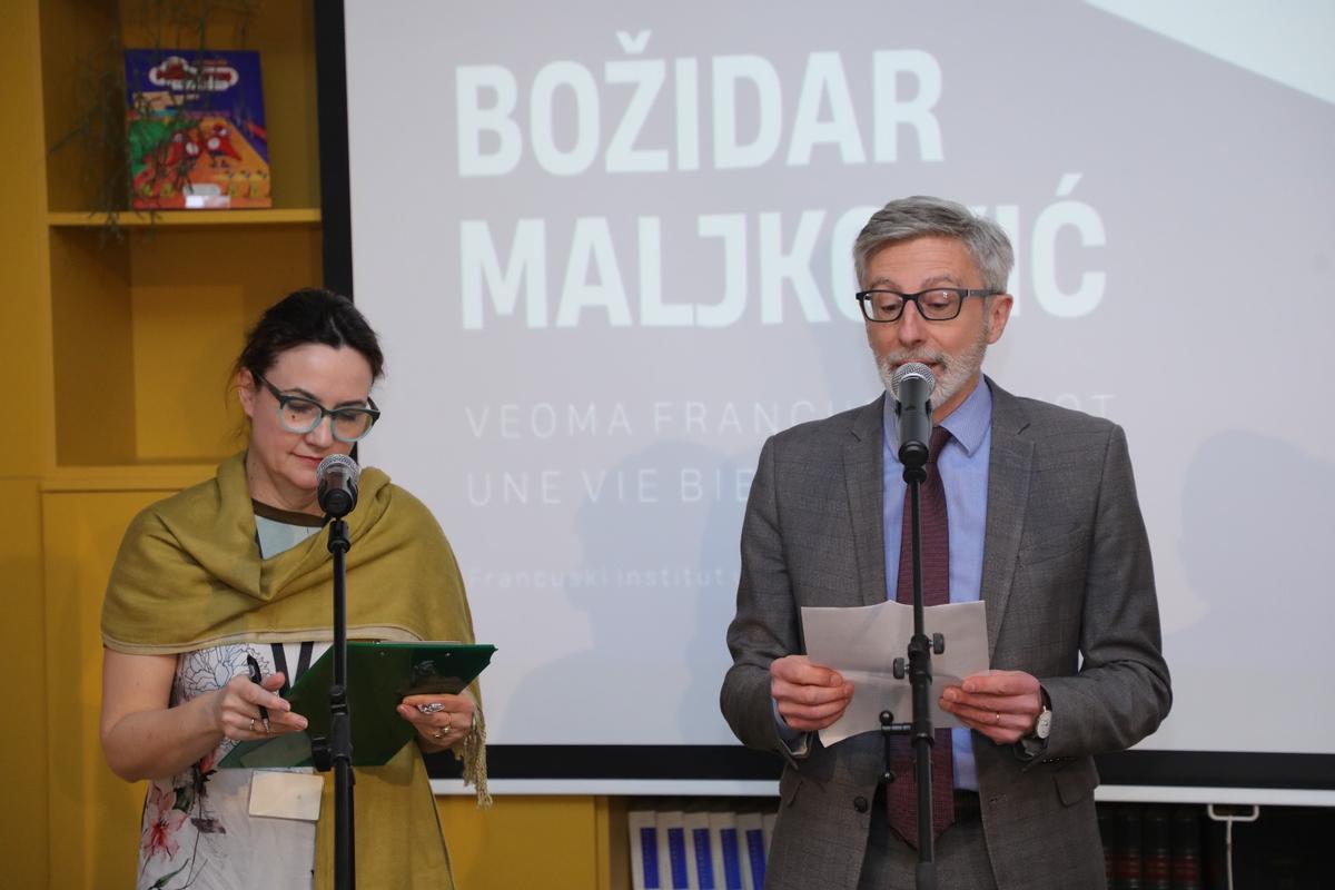 Pierre Cochard, embajador de Francia en Serbia, presentando la exposición de Boza Maljkovic.