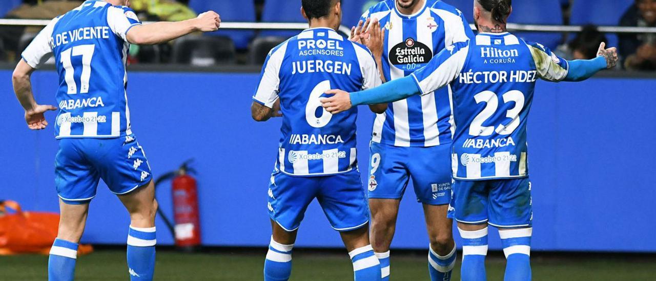 Rafa de Vicente, Juergen, Quiles y Héctor celebran un gol en Riazor. |  // ARCAY / ROLLER AGENCIA