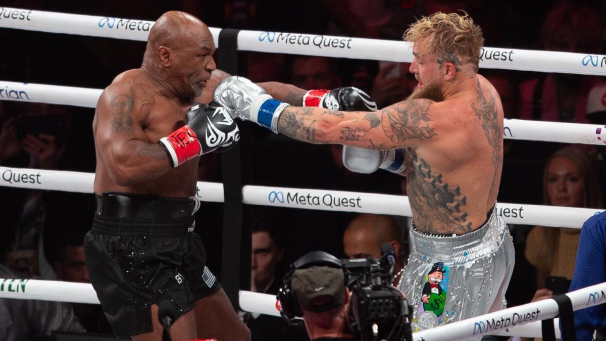 Myke Tyson (i) enfrenta a Jake Paul