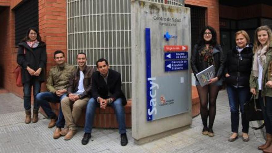 Desde la izquierda: Carmen Blanco, Francisco Javier Castrillo, Víctor Prieto, Otmane Maharady, Paula Docampo, María Consolación Teijeiro y Tania Lobato, los nuevos MIR de Medicina de Familia.