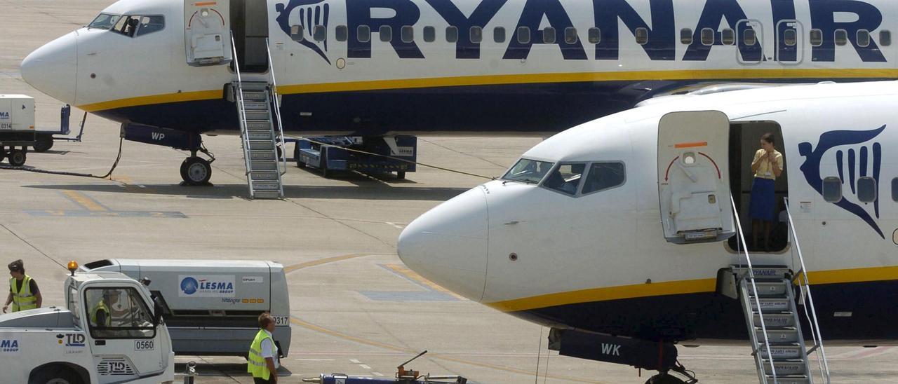 Dos aviones de Ryanair.