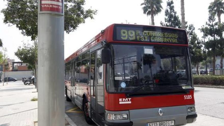 La Unión de Consumidores arremete contra la subida  de 50 céntimos del bono bus