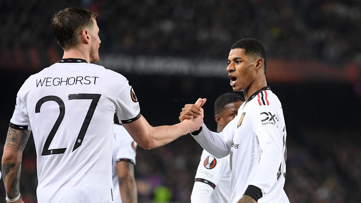 Marcus Rashford celebrando su tanto en ante el Barça con Weghorst