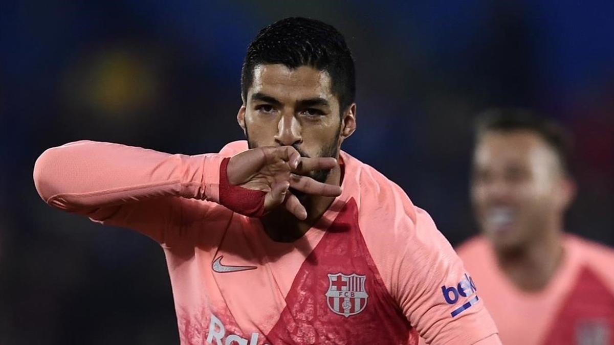 Luis Suárez celebra su excelente gol en Getafe.