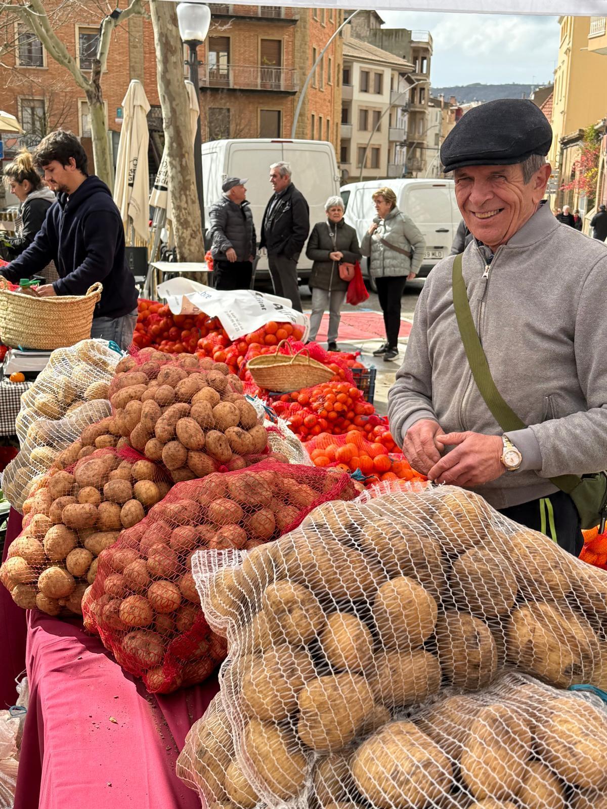 Un paradista a la Fira del Trumfo i la Tòfona