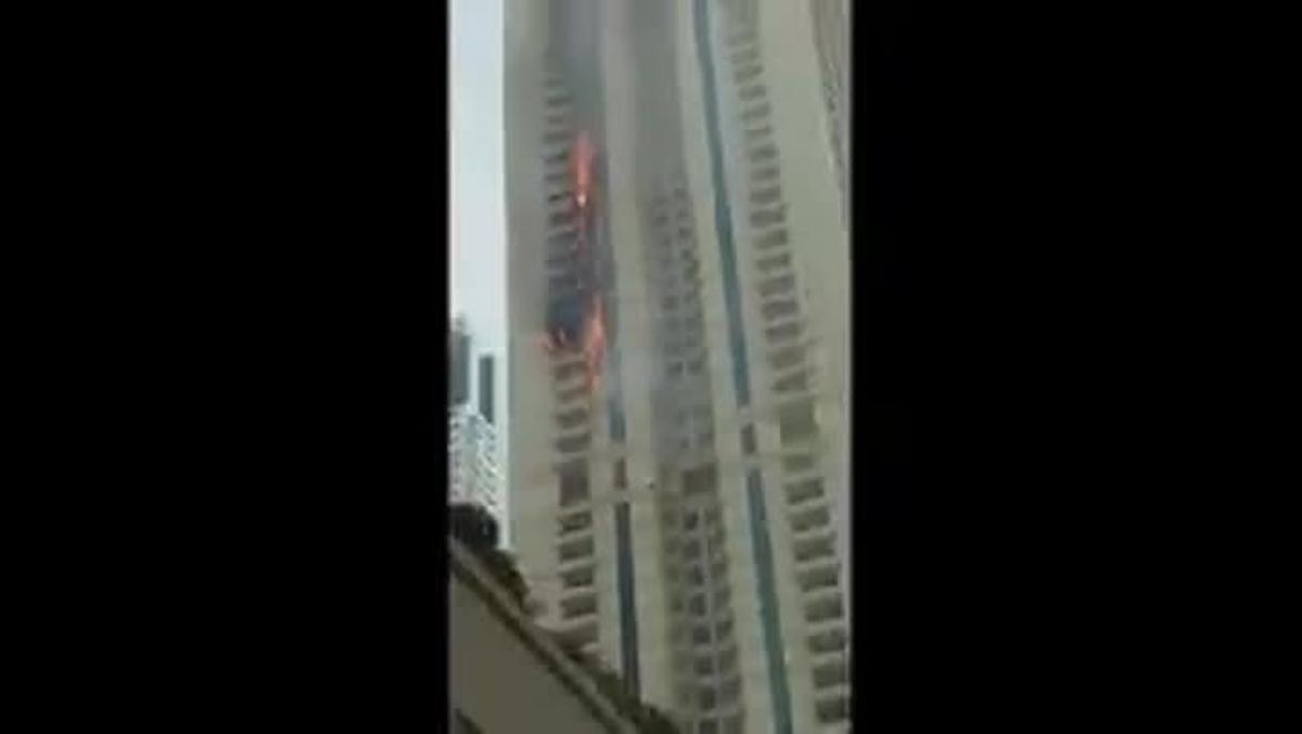 Incendi en un gratacel de luxe a Dubai.