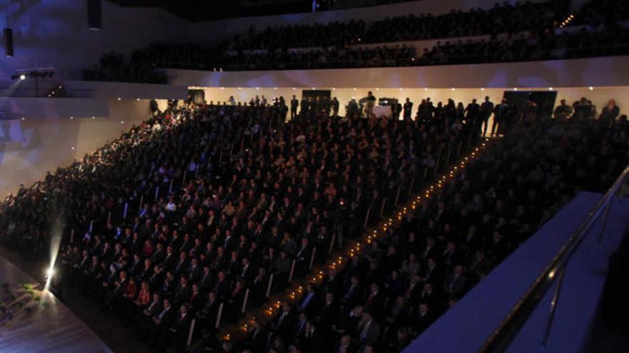 El acto de entrega de los &quot;Importantes&quot; de INFORMACIÓN de 2010 llenó la Sala Sinfónica del nuevo Auditorio de Alicante, que anoche vivía su puesta de largo.