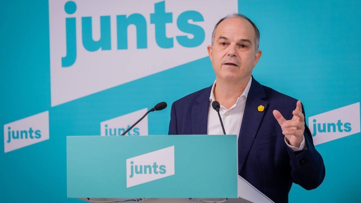 El secretario general de Junts, Jordi Turull, durante la rueda de prensa en la sede del partido