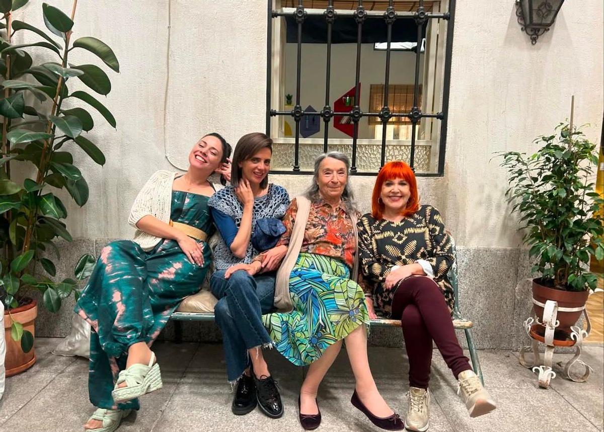 Macarena Gómez, con sus compañeras de reparto en 'La que se avecina'