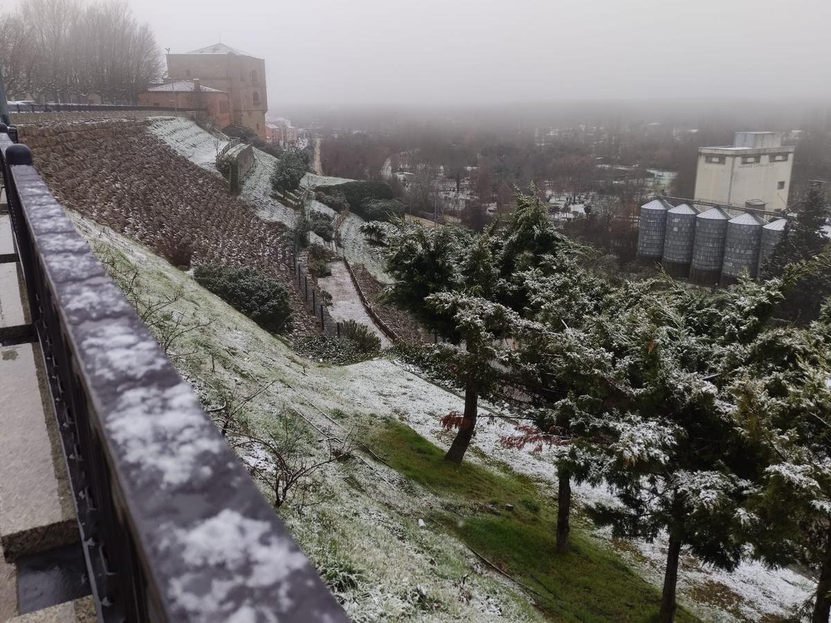 Benavente amanece vestida de blanco