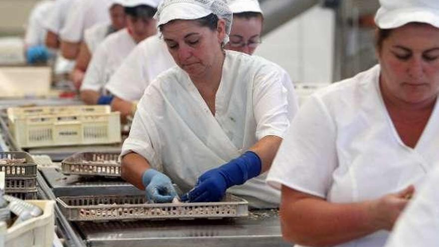 Trabajadoras gallegas en una conservera.