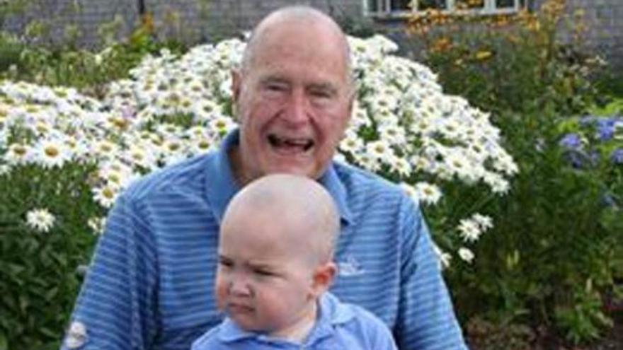 George Bush padre con el niño