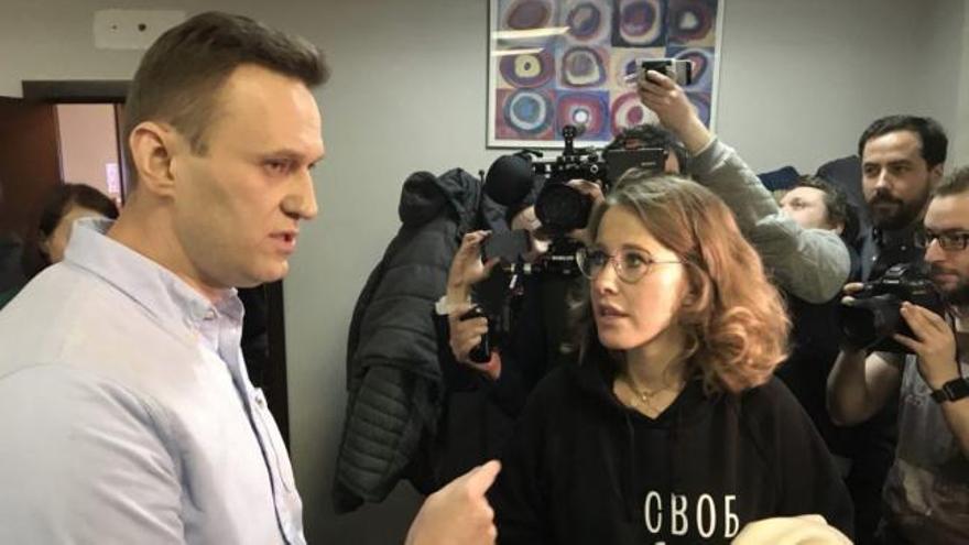 El opositor ruso Alexei Navalni llega a Berlín para ser tratado en Alemania