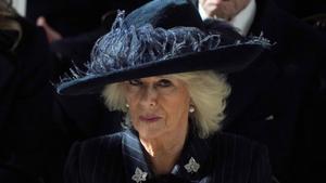 La reina Camilla de Gran Bretaña asiste a un acto público en la Capilla de San Jorge del Castillo de Windsor