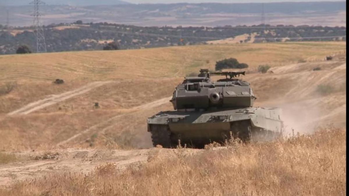 Un carro de combate Leopard 2E en la base de El Goloso (Madrid).