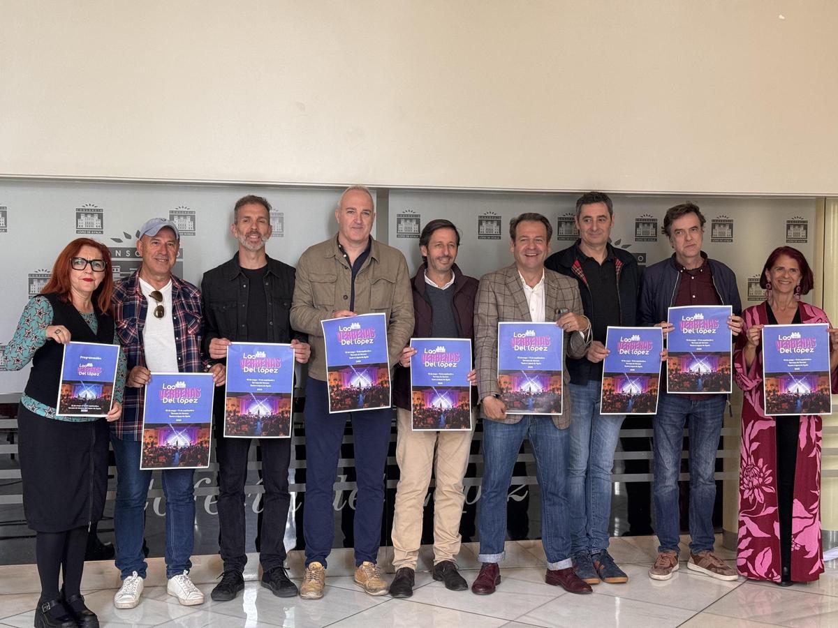 Participantes de 'Las verbenas del López' junto a los organizadores.