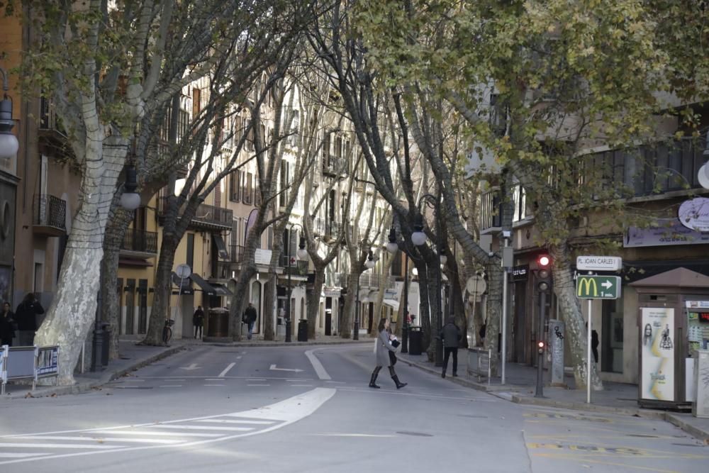 La plaza del Mercat y la calle Unió ya se han cerrado al tráfico