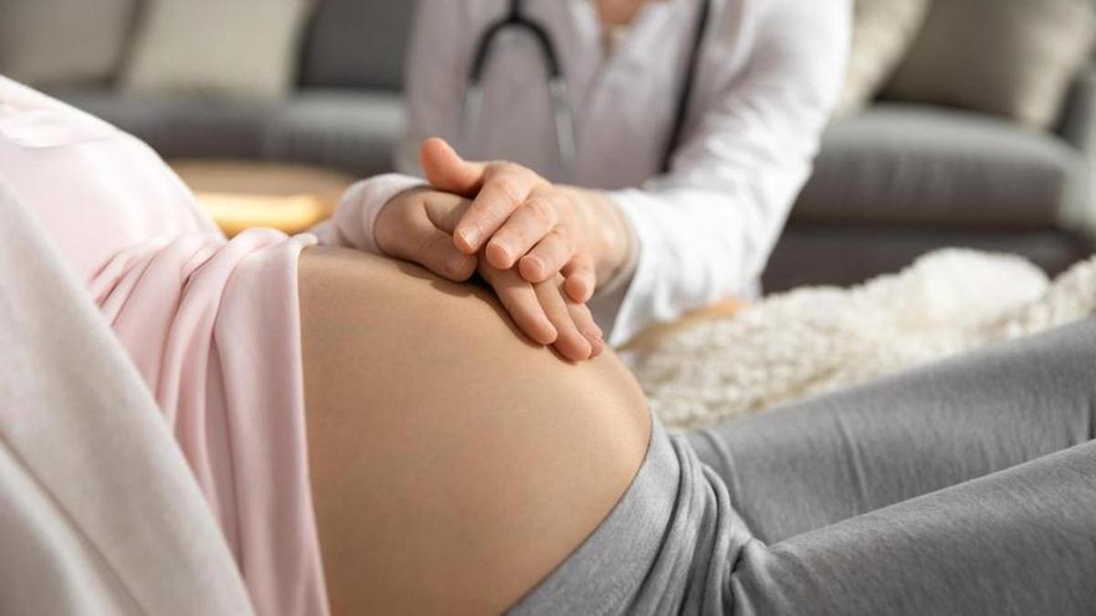 Se trata de la primera vez en España que se realiza una operación de nefrolitotomía percutánea a una mujer embarazada