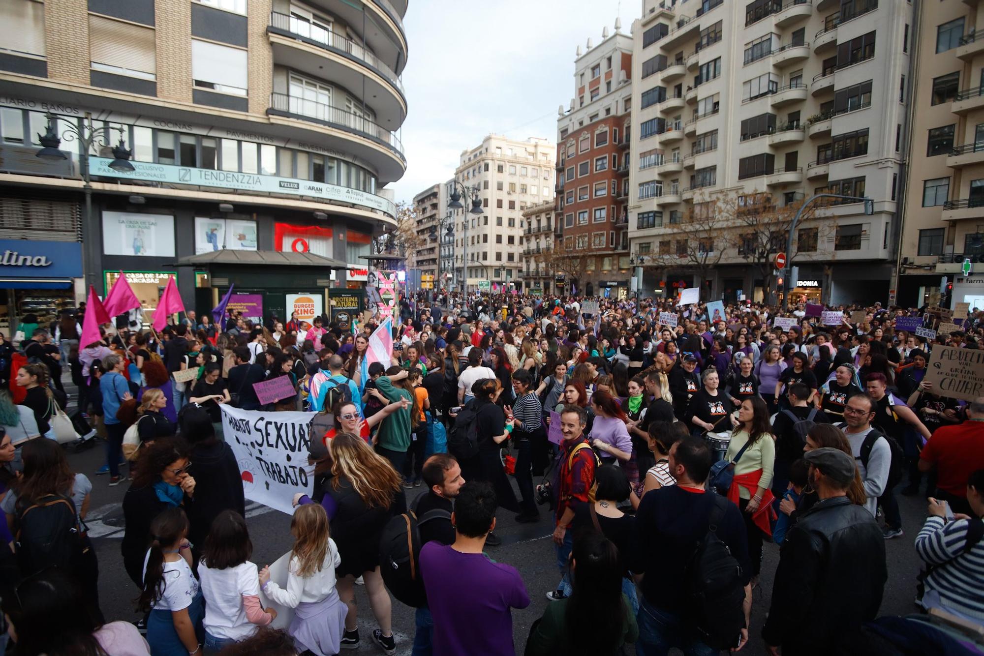 La manifestación de la Coordinadora Feminista de València para celebrar el 8 M