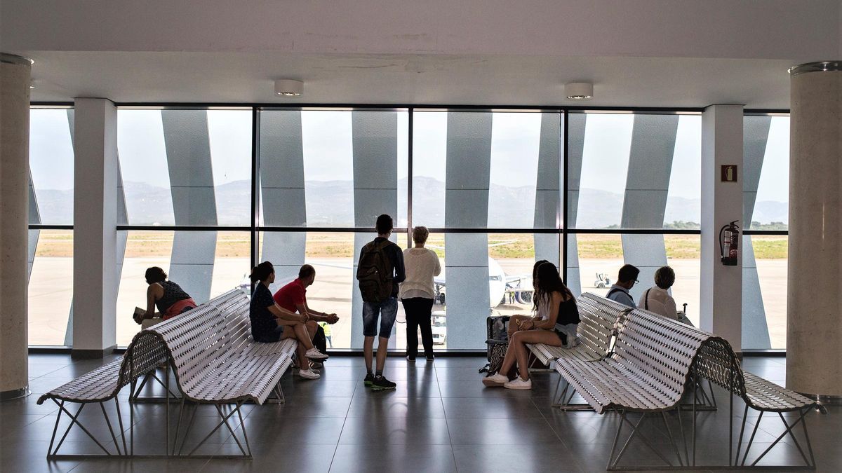 Interior de la terminal de pasajeros del aeropuerto de Castellón.
