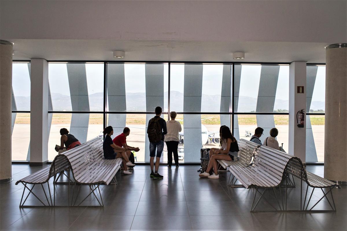 Interior de la terminal de pasajeros del aeropuerto de Castellón.