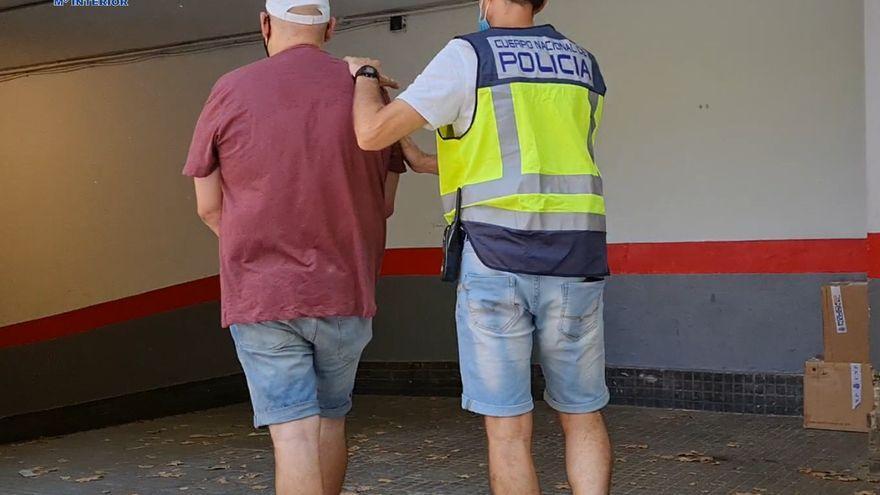 El presunto violador en serie, tras ser detenido por la Policía.