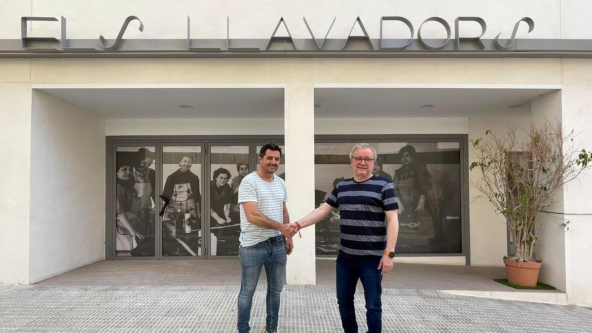 Hèctor Ramos (Compromís) y José Alejandro Maireles (PSPV) han firmado el Acord dels Llavadors.