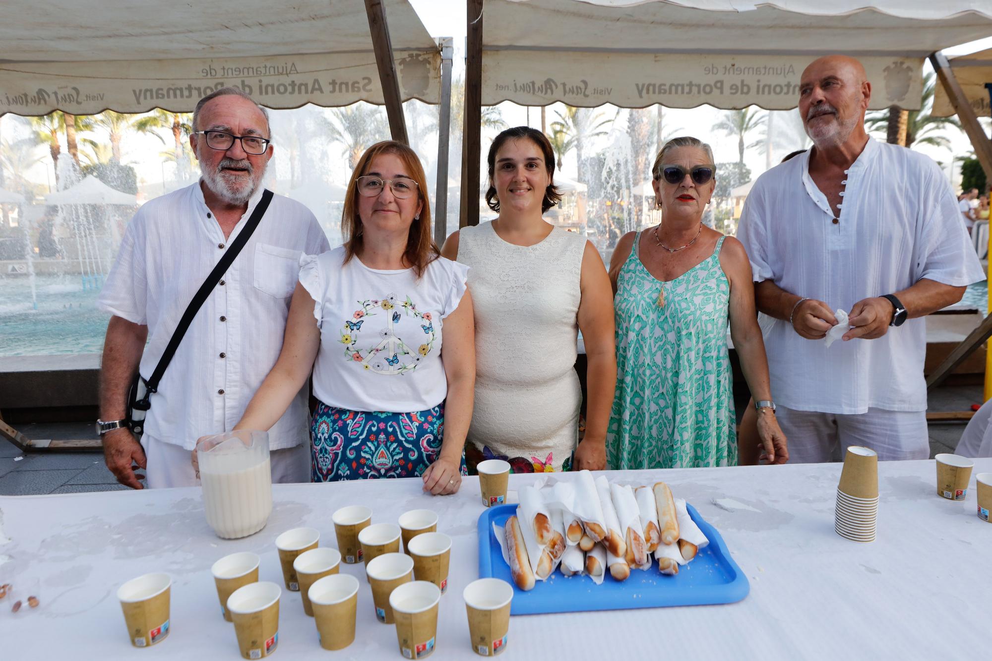 Degustación de horchata y fartons en las Festes de Sant Bartomeu