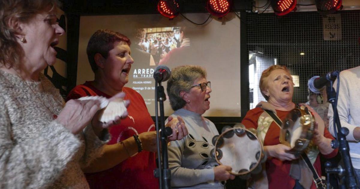 Unha foliada anterior de Arredor da Tradición. | A.T.