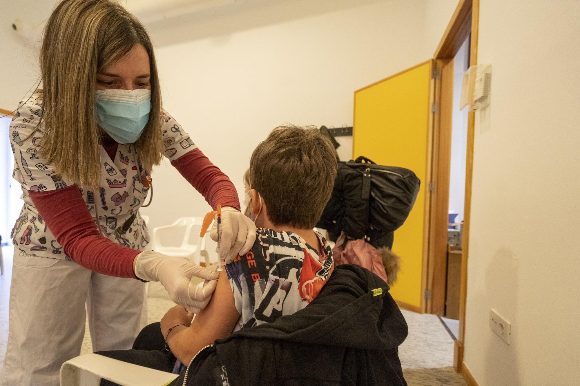 Las primeras vacunas infantiles en Alcañiz