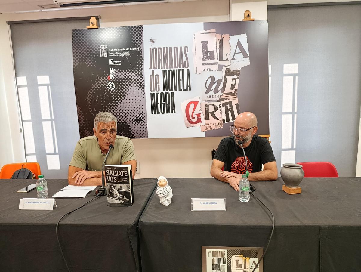 Por la izquierda, Alejandro M. Gallo, organizador de "Llanegra", y Juan Carrá durante la presentación de "Salvate vos".