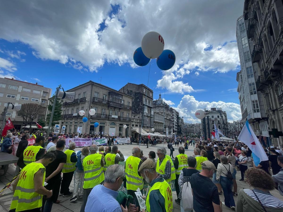 Llegada de la manifestación de la CIG a Porta do Sol en el Día del Trabajo